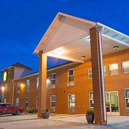 Super 8 By Wyndham St. Louis Airport Hotel Woodson Terrace Exterior photo