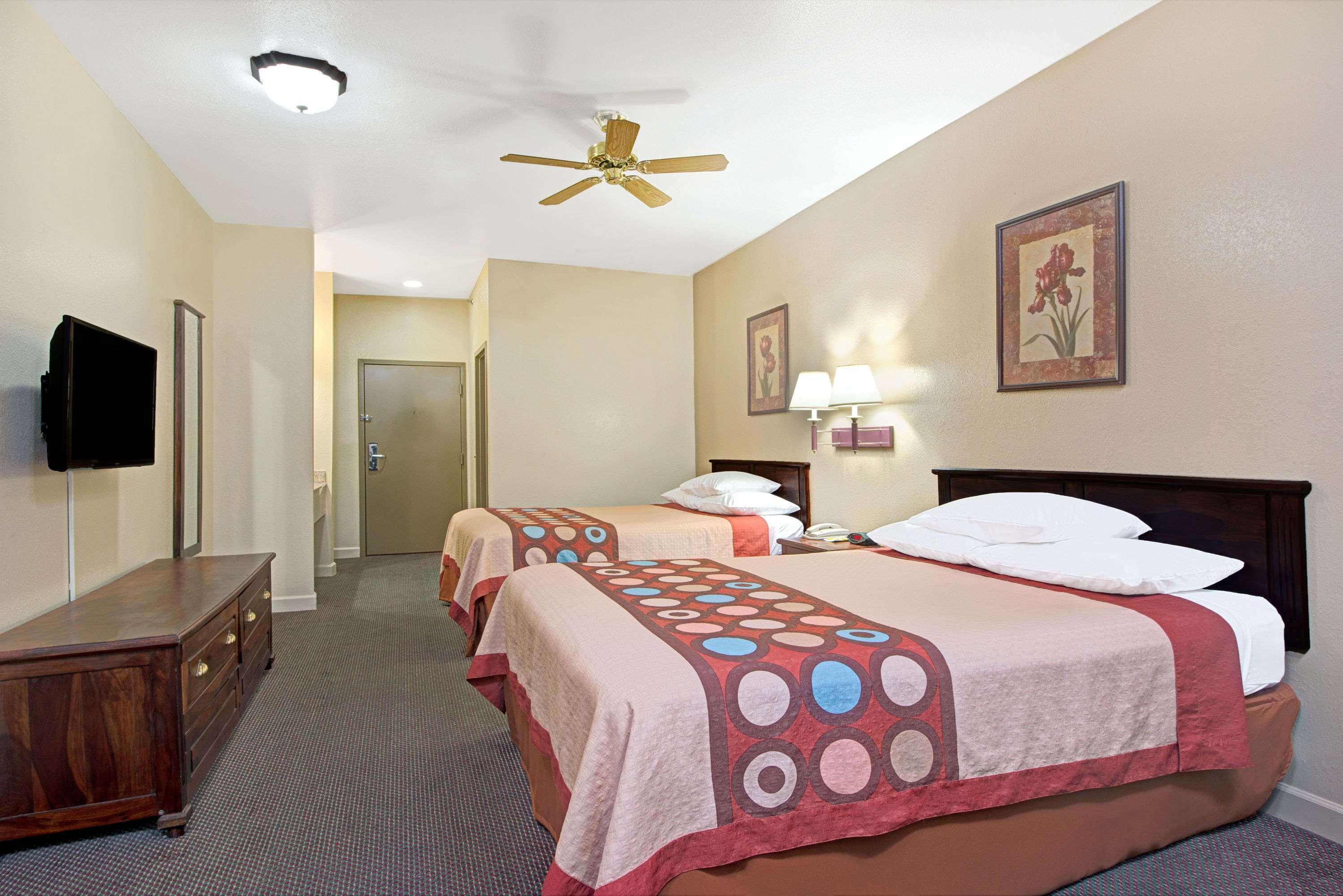 Super 8 By Wyndham St. Louis Airport Hotel Woodson Terrace Exterior photo