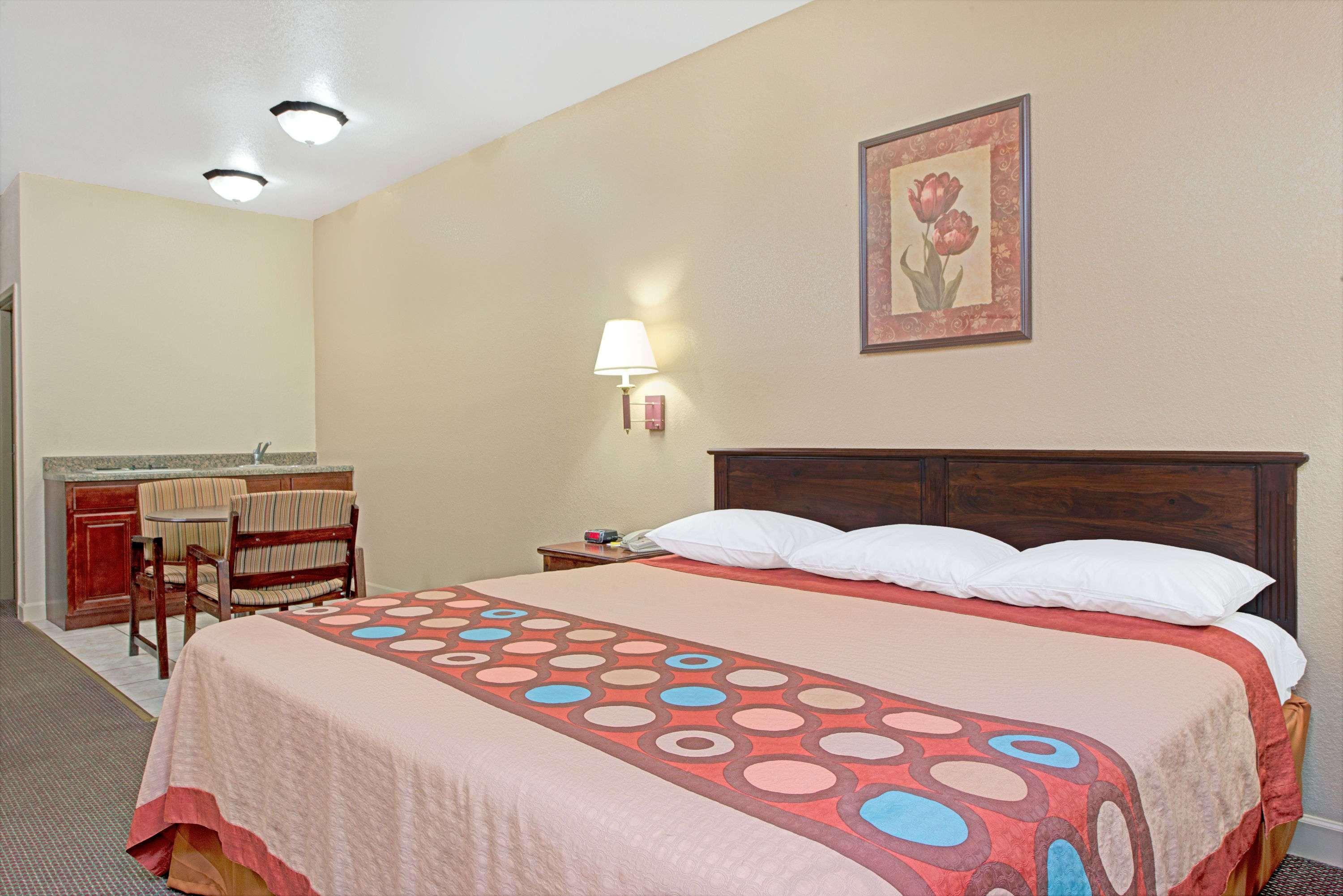 Super 8 By Wyndham St. Louis Airport Hotel Woodson Terrace Exterior photo