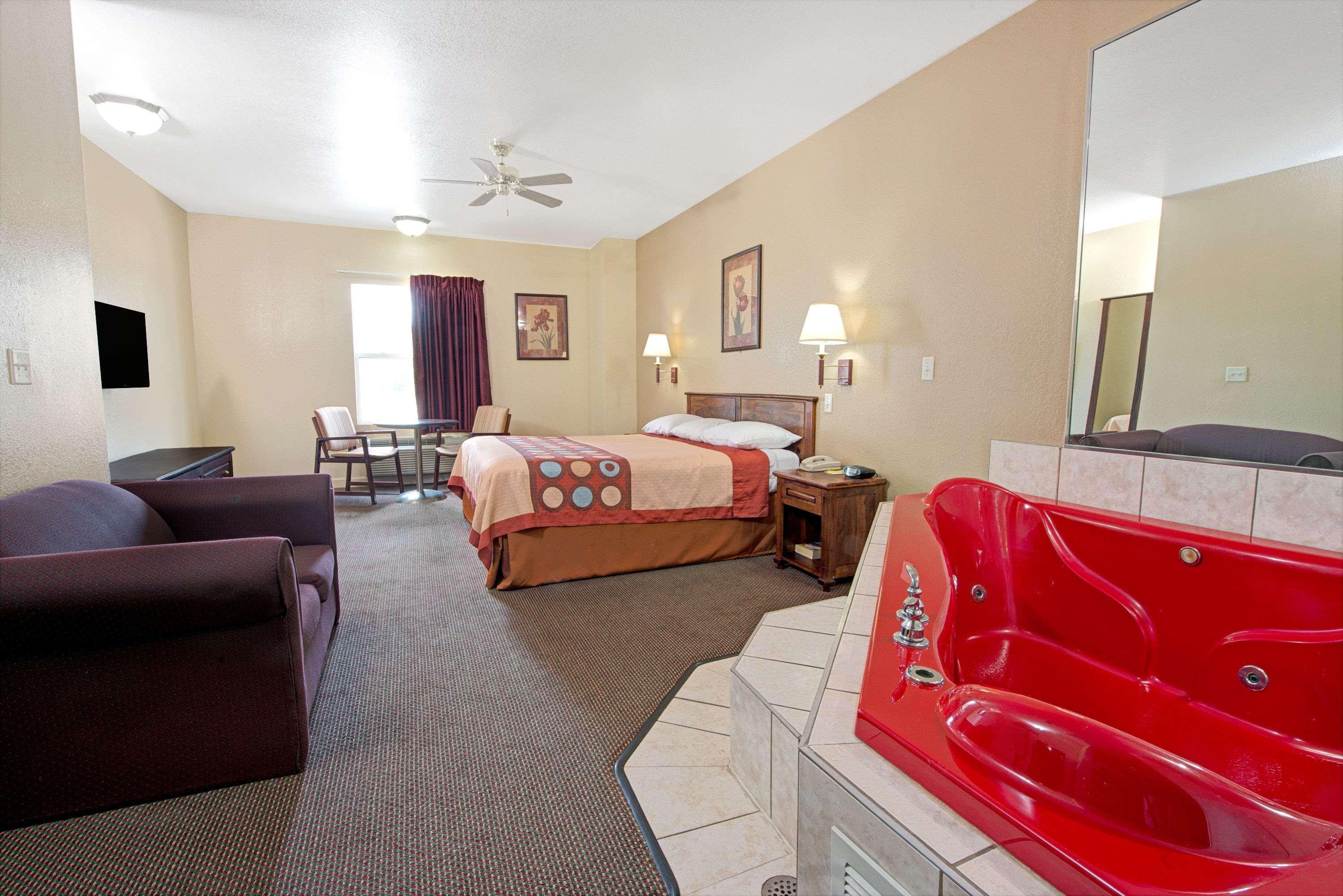 Super 8 By Wyndham St. Louis Airport Hotel Woodson Terrace Exterior photo