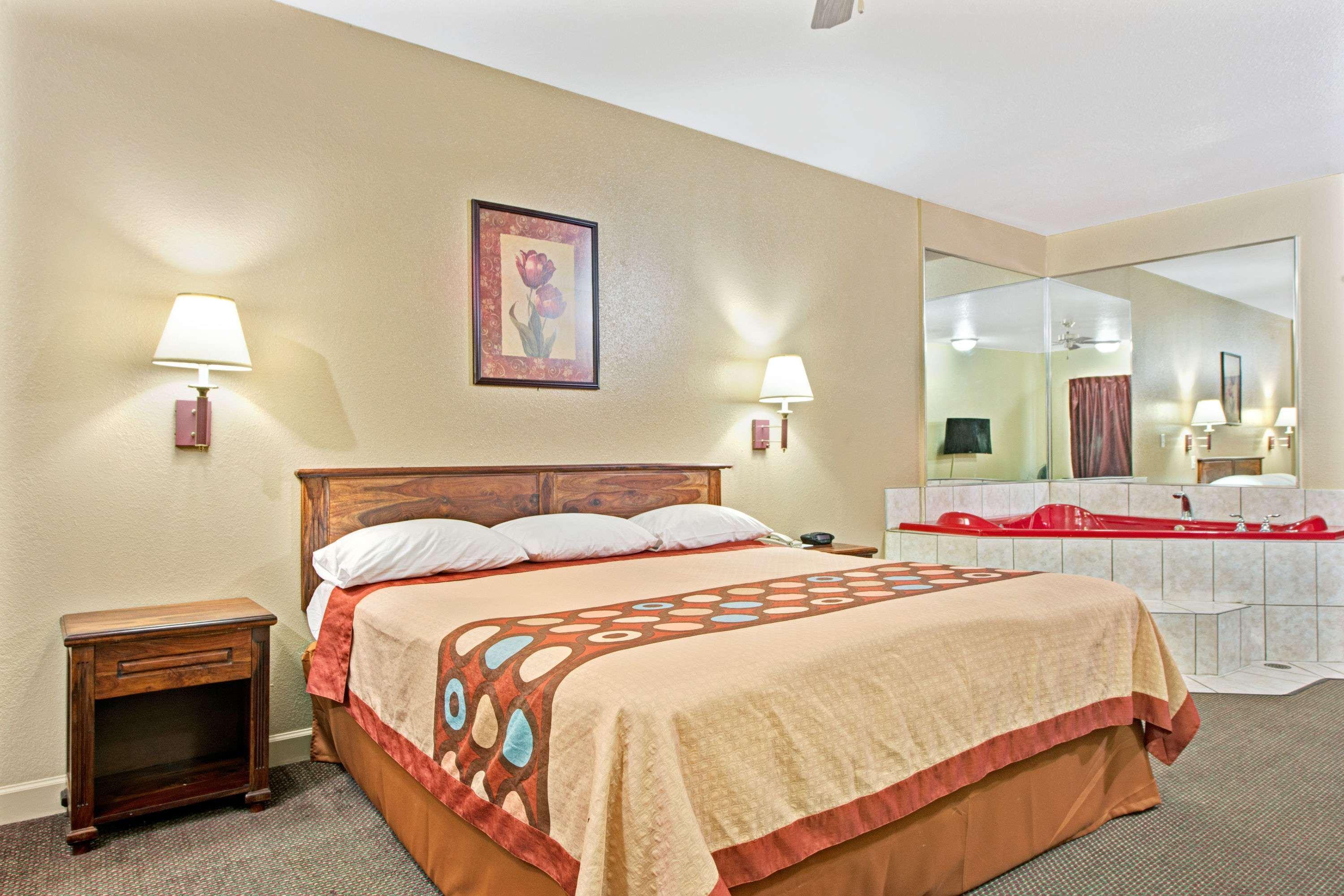 Super 8 By Wyndham St. Louis Airport Hotel Woodson Terrace Exterior photo