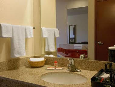 Super 8 By Wyndham St. Louis Airport Hotel Woodson Terrace Exterior photo